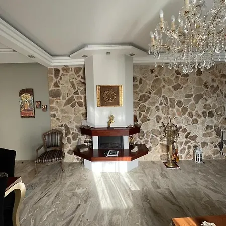 Luxurious 2Bd Flat With Palamidi Fortress View アパート ナフプリオ